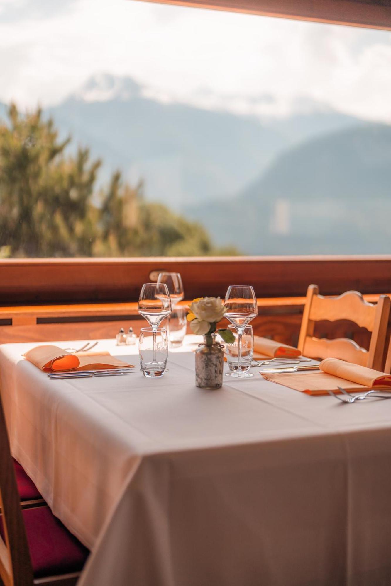 Relais Fleuri Hotel Chermignon-d'en Bas Bagian luar foto