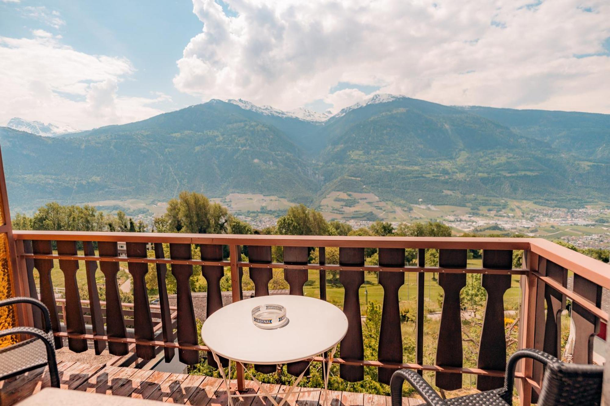 Relais Fleuri Hotel Chermignon-d'en Bas Bagian luar foto